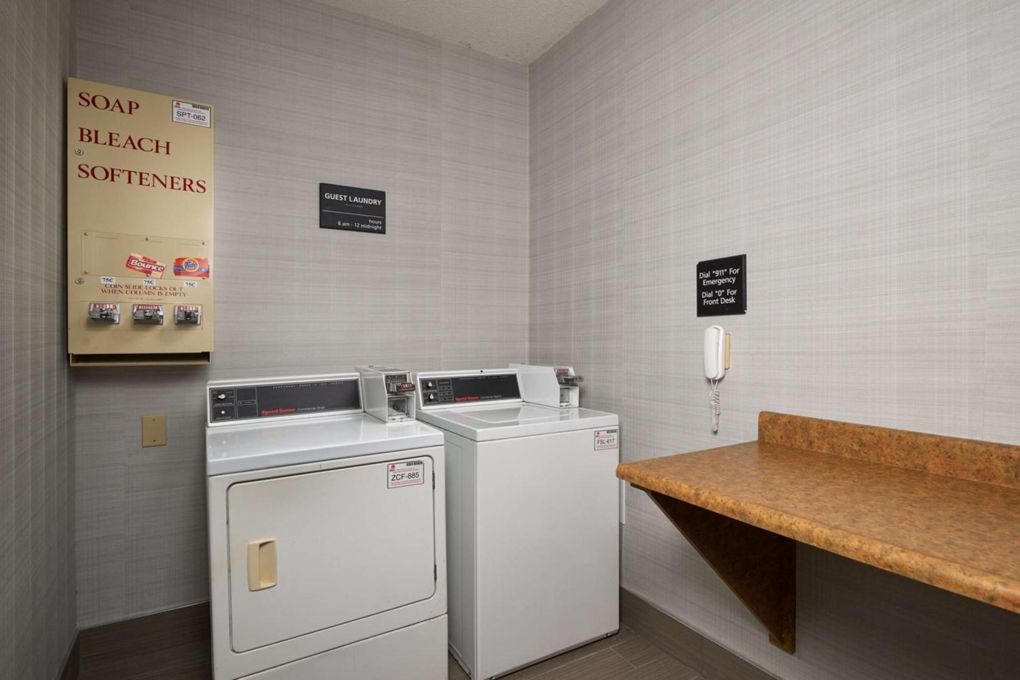 Hampton Inn Шелбивилл Экстерьер фото