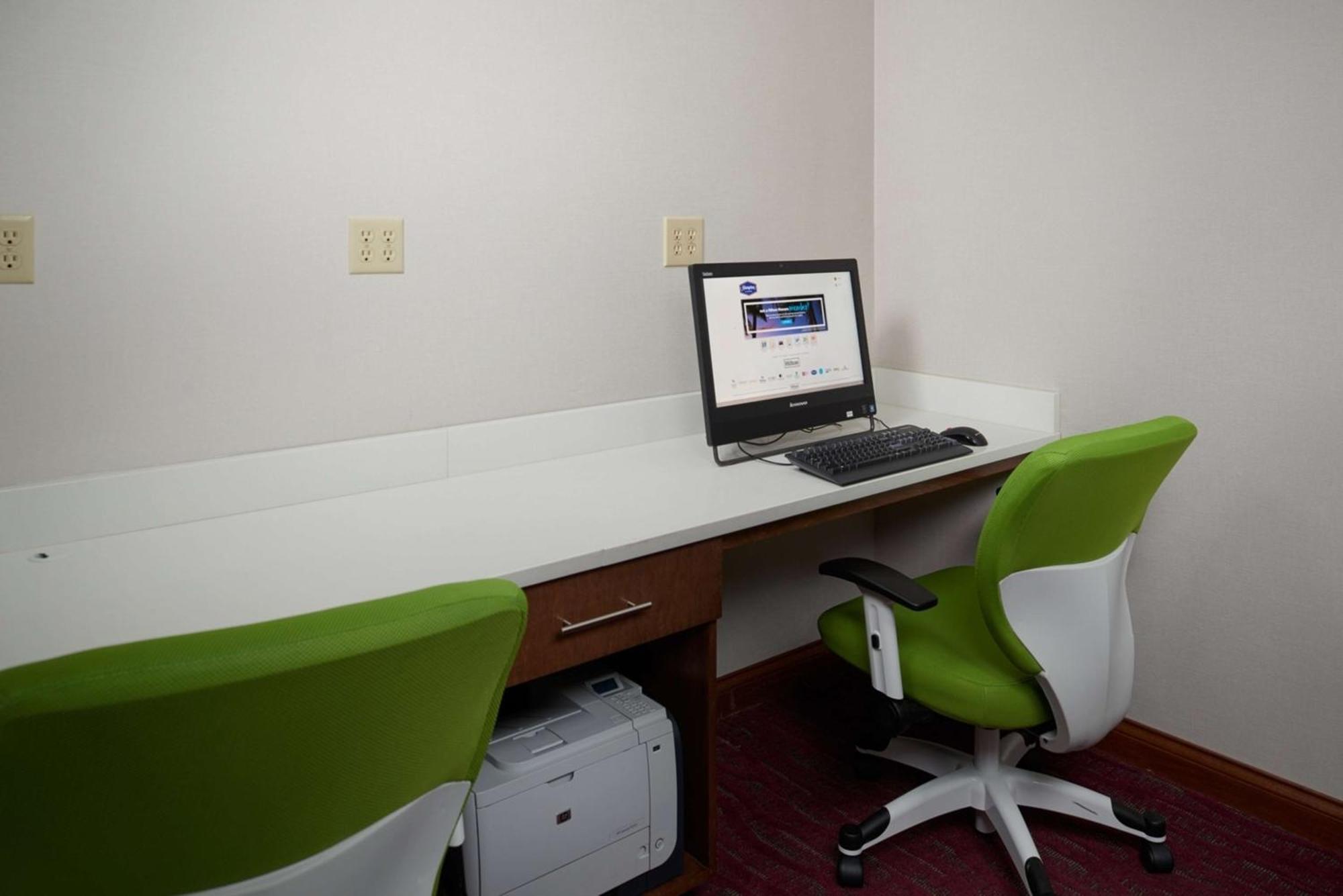Hampton Inn Шелбивилл Экстерьер фото