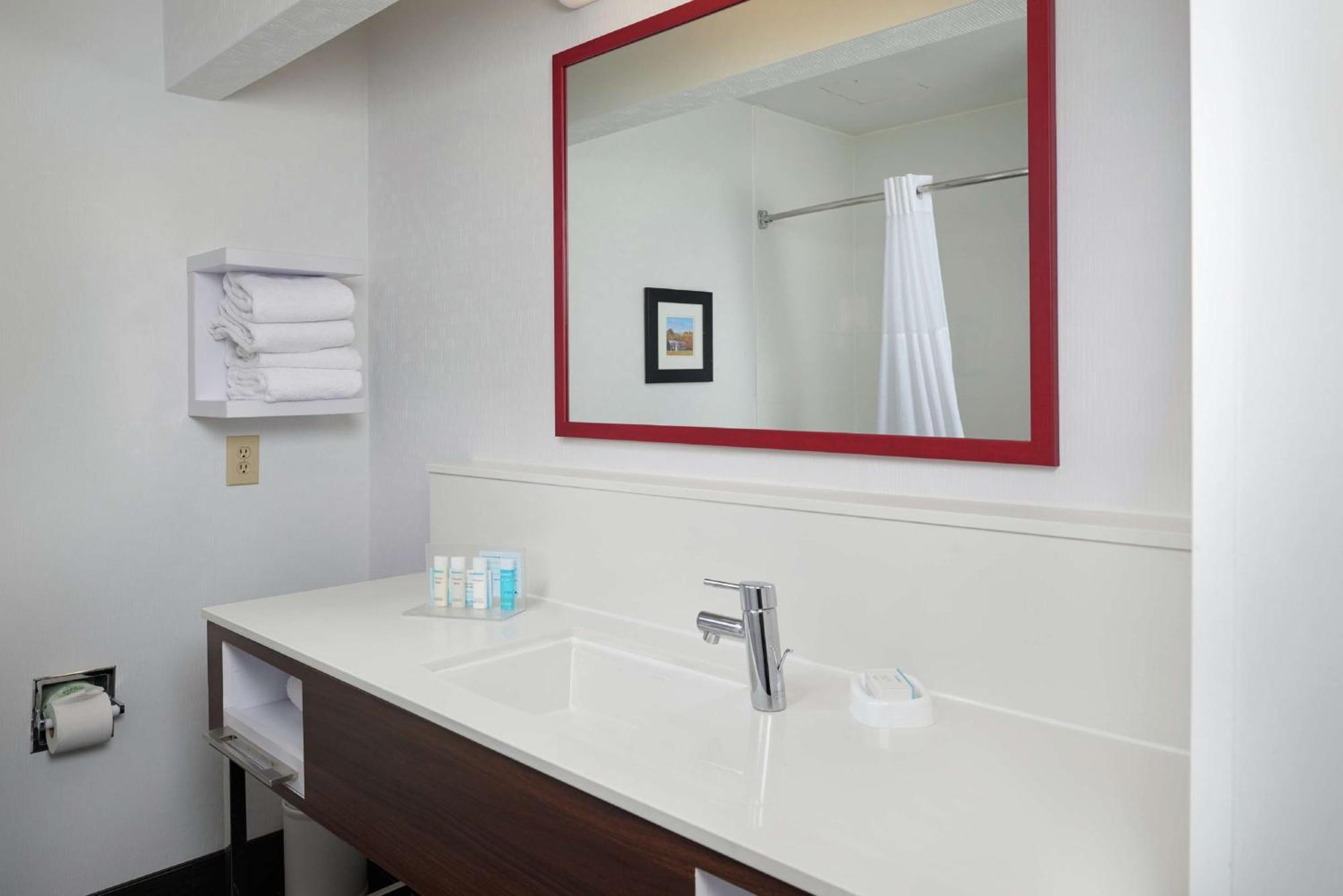 Hampton Inn Шелбивилл Экстерьер фото
