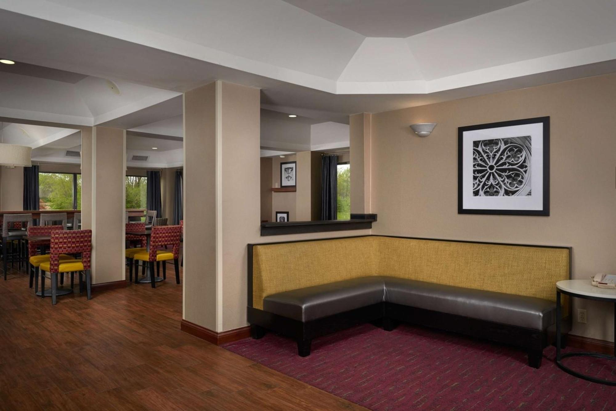 Hampton Inn Шелбивилл Экстерьер фото