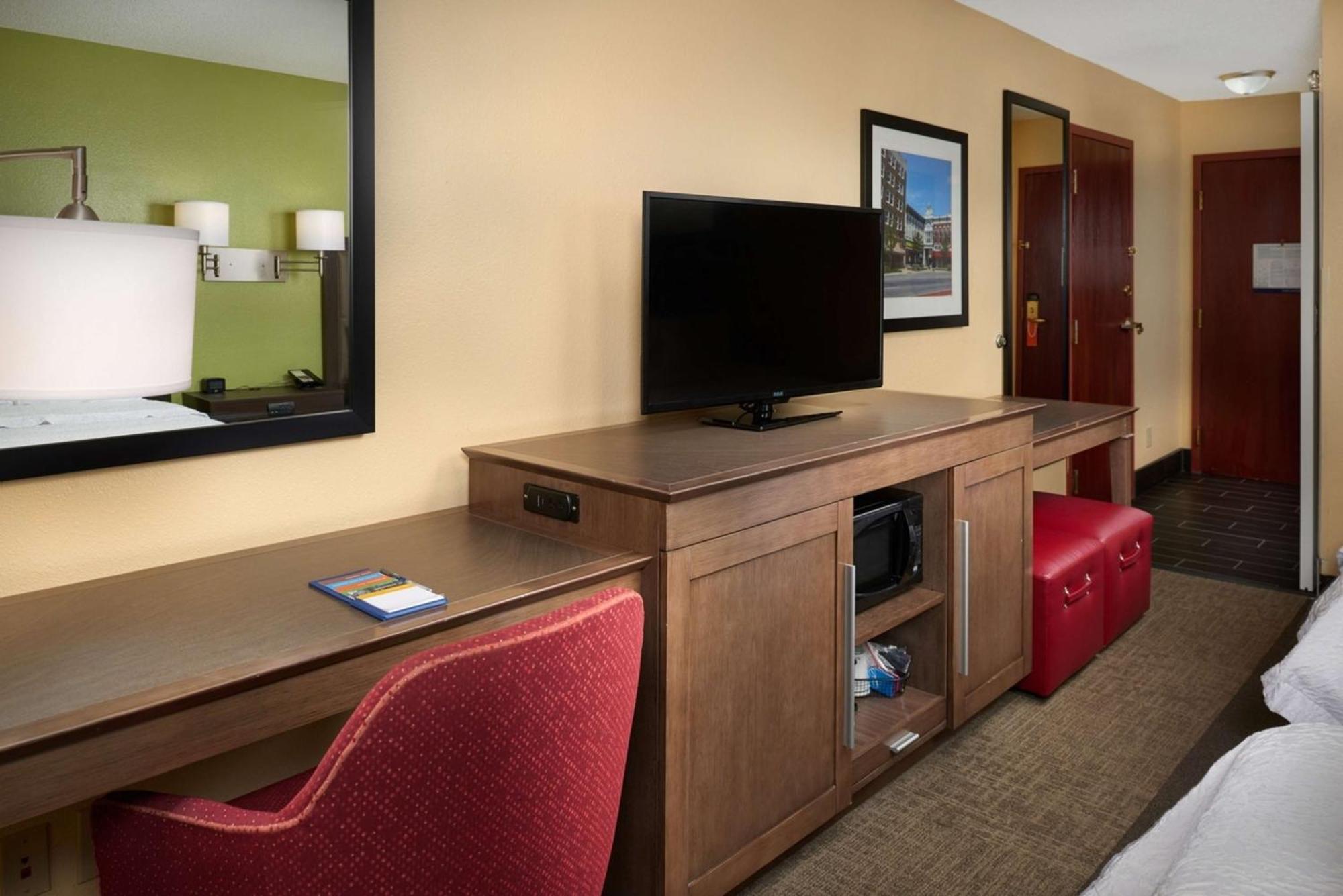 Hampton Inn Шелбивилл Экстерьер фото