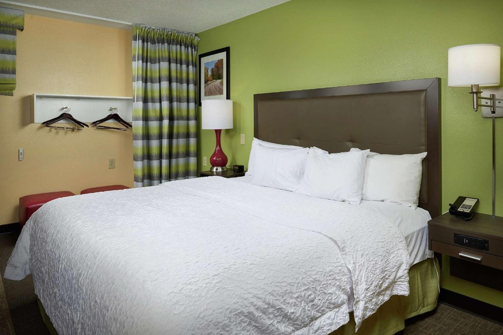 Hampton Inn Шелбивилл Экстерьер фото